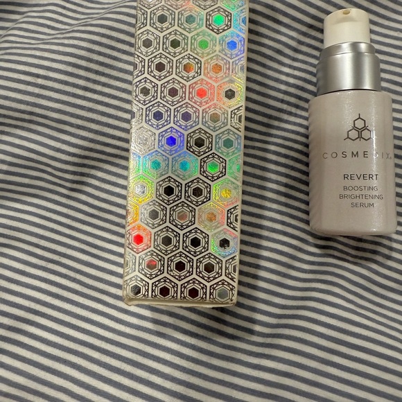 COSMEDIX REVERT BRIGHTENING
BOOSTING SERUM - Picture 9 of 15